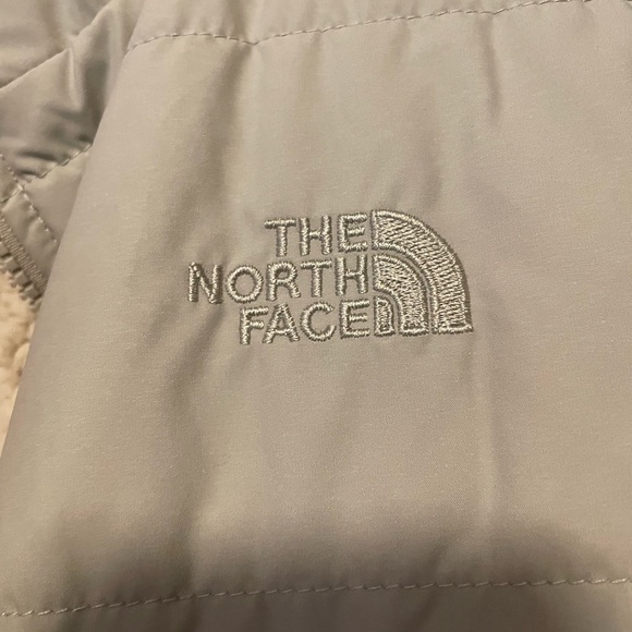 The North Face reversible Sherpa lined puffer vest - Picture 3 of 8